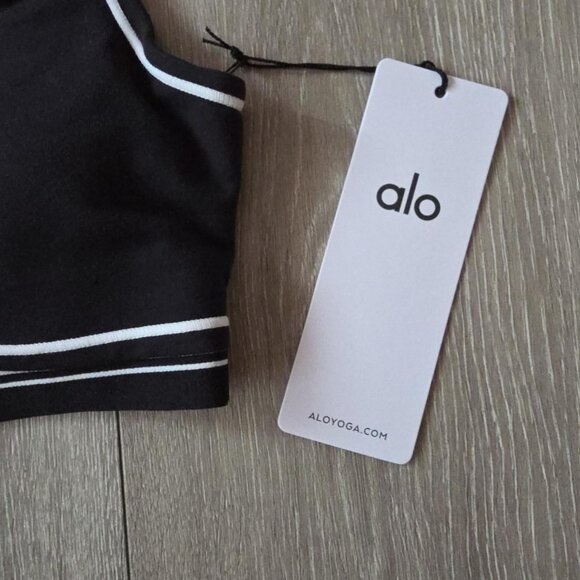 Alo Yoga Alosoft Heart Throb Bra And 4” Alosoft High-Waist Heart Throb Short Set - Picture 4 of 6